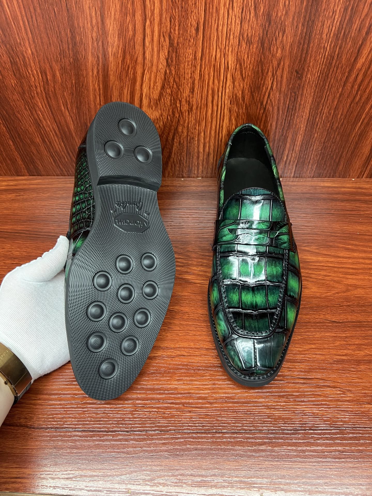 Real crocodile skin handcrafted colored business shoes
